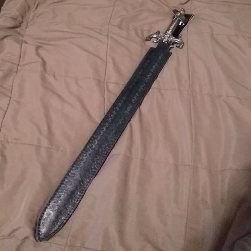 26 1/2 inch decorative claymore sword.